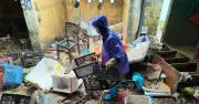 Cảnh tượng hoang tàn ở khu chợ sát quốc lộ sau khi nước ập vào ngập đến cổ