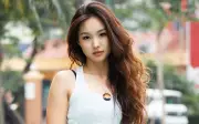 Con gái hoa khôi bóng chuyền Kim Huệ gây chú ý với ngoại hình nổi bật