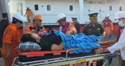 Cấp cứu ngư dân bị đột quỵ khi đang lao động trên vùng biển Hoàng Sa