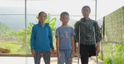 Cụt chân mắc ung thư, người phụ nữ nghèo ở Nghệ An gồng mình nuôi con nhỏ