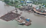 Cầu đi bộ vượt sông Sài Gòn: Đổ bê tông 'trái tim kết cấu', tăng tốc về đích