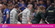 Cầu thủ Chelsea bất tỉnh trên sân, trận đấu bị gián đoạn hơn 10 phút