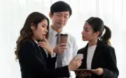 Cựu trưởng phòng sốc nặng khi nghe đồng nghiệp nói xấu sau lưng