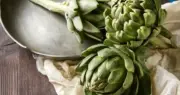Cây atiso quen thuộc ở Việt Nam được ví như 'vàng mười': Tốt cho gan, hỗ trợ tiêu hóa