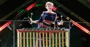 Dương Hoàng Yến gây sốt với màn chơi đàn đá live tại concert Sao nhập ngũ
