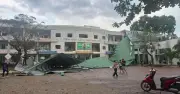 Dông lốc cuốn mái tôn trường tiểu học ở Đồng Nai, may không có thương vong