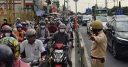 Dòng người miền Tây đổ về TP.HCM sau lễ, giao thông cửa ngõ phía tây căng thẳng