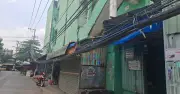 Dây cáp viễn thông thòng thấp, người dân tự buộc lên cao
