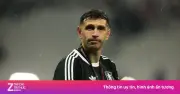 Emiliano Martinez bất bại mọi chung kết, nâng cúp Europa League cùng Aston Villa