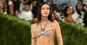 Fan phát sốt vì bộ váy hở bạo siêu sexy của mỹ nhân triệu người mê Irina Shayk