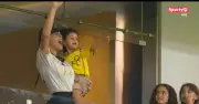 Georgina bế con ăn mừng cuồng nhiệt khi Ronaldo bật khóc sau cú đúp vô địch
