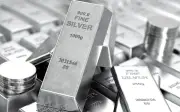 Giá bạc trong nước giảm mạnh, bạc thỏi mất tới 4 triệu đồng/kg