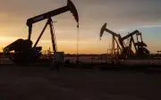 Giá dầu giảm mạnh khi căng thẳng Mỹ-Iran chưa hạ nhiệt