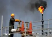 Giá dầu thô hạ nhiệt trước khả năng mở cửa lại eo biển Hormuz