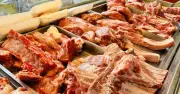 Giá heo hơi giảm mạnh do nắng nóng kéo dài trên cả nước