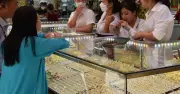 Giá vàng hôm nay tăng mạnh, vượt mốc 4.744 USD/ounce