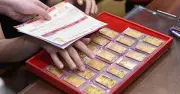 Giá vàng trong nước giảm mạnh, chuyên gia khuyên không nên lướt sóng