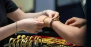 Giá vàng và bạc hôm nay 27/5: Biến động nhẹ, thị trường đi ngang