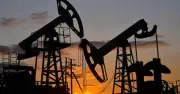 Giá xăng dầu hôm nay 1/5: Dầu Brent tăng lên 114 USD/thùng
