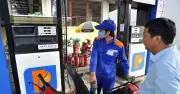 Giá xăng dầu hôm nay 2/5: Thế giới giảm mạnh, trong nước ở mức thấp
