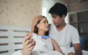Gia đình vỡ òa sau 11 năm hiếm muộn: Sự thật sau đứa bé khiến chồng suy sụp
