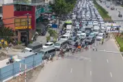 Giao thông hỗn loạn tại ngã tư Nguyễn Chí Thanh - La Thành sau một giờ rào thử