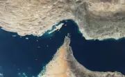 Giao tranh Mỹ-Iran tại eo biển Hormuz đe dọa thỏa thuận ngừng bắn mong manh