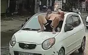 Hà Nội: Bố vợ và con rể bị khởi tố sau vụ nằm trên nắp capo xe ô tô đang di chuyển