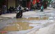Hà Nội: Nắng bụi, mưa lầy, người dân phố Thành Bình kêu trời vì dự án chậm tiến độ