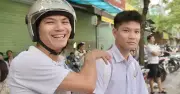 Hà Nội: Phụ huynh đồng hành cùng sĩ tử trong kỳ thi vào lớp 10