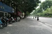 Hà Nội sắp thu phí vỉa hè 400.000 đồng/m2; Xử phạt 'chặt chém' du khách ở Nha Trang