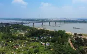 Hà Nội thống nhất di dời, sắp xếp lại dân cư ngoài đê sông Hồng để tái thiết đô thị ven sông