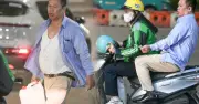 Hà Nội: Tài xế vi phạm nồng độ cồn kịch khung bỏ xe, gọi xe ôm rời đi