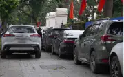 Hà Nội tăng phí trông giữ xe ô tô, xe máy tại lòng đường, vỉa hè từ 2026