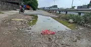 Hai tuyến đường ở TP.HCM xuống cấp nghiêm trọng, người dân khổ sở