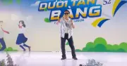Hiệu trưởng nhảy và hát cực sung trong ngày trưởng thành của học sinh lớp 9