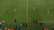 HLV Simeone xô xát với giám đốc Arsenal ở bán kết Champions League