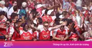 Hỗn loạn trong lễ rước cúp vô địch Premier League của Arsenal