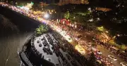 Hàng nghìn người đổ ra đường xem diễu hành xe hoa Đại lễ Phật Đản ở Vũng Tàu