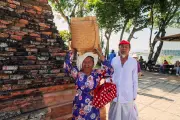 Hàng nghìn người đổ về Nha Trang dự Lễ hội Tháp Bà Ponagar