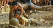 Hàng nghìn người xem tranh cầu trên sới bùn tại lễ hội độc đáo ở Bắc Ninh