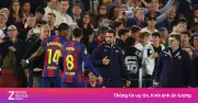 Hành động đẹp của Rashford và Ferran Torres dành cho HLV Flick