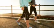 Đi bộ đúng cách: Siết cơ bụng và đi ngắt quãng giúp giảm mỡ hiệu quả