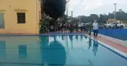 Điện rò rỉ tại bể bơi trường học khiến 3 trẻ nhập viện cấp cứu