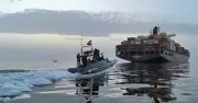 Iran cảnh báo siết chặt eo biển Hormuz, đe dọa tấn công nếu Mỹ khiêu khích