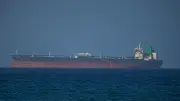 Iran phong tỏa eo biển Hormuz, 1.500 tàu hàng mắc kẹt