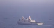 Iran yêu cầu Mỹ không can thiệp vào Hormuz, tàu hàng bị tấn công ngoài khơi Oman