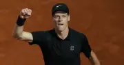 Jannik Sinner vượt khó vào chung kết Rome Open sau chiến thắng nghẹt thở trước Medvedev