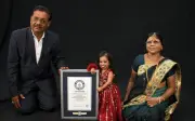 Jyoti Amge: Người phụ nữ nhỏ nhất thế giới cao 62,8cm gây bão mạng