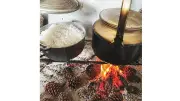Ký ức bếp lửa thông trên cao nguyên: Hương khói của tuổi thơ